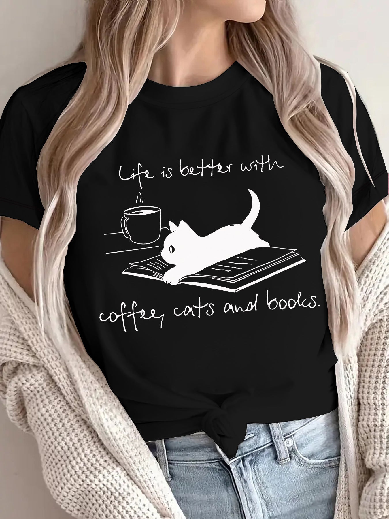 Short sleeved women's lives due to coffee