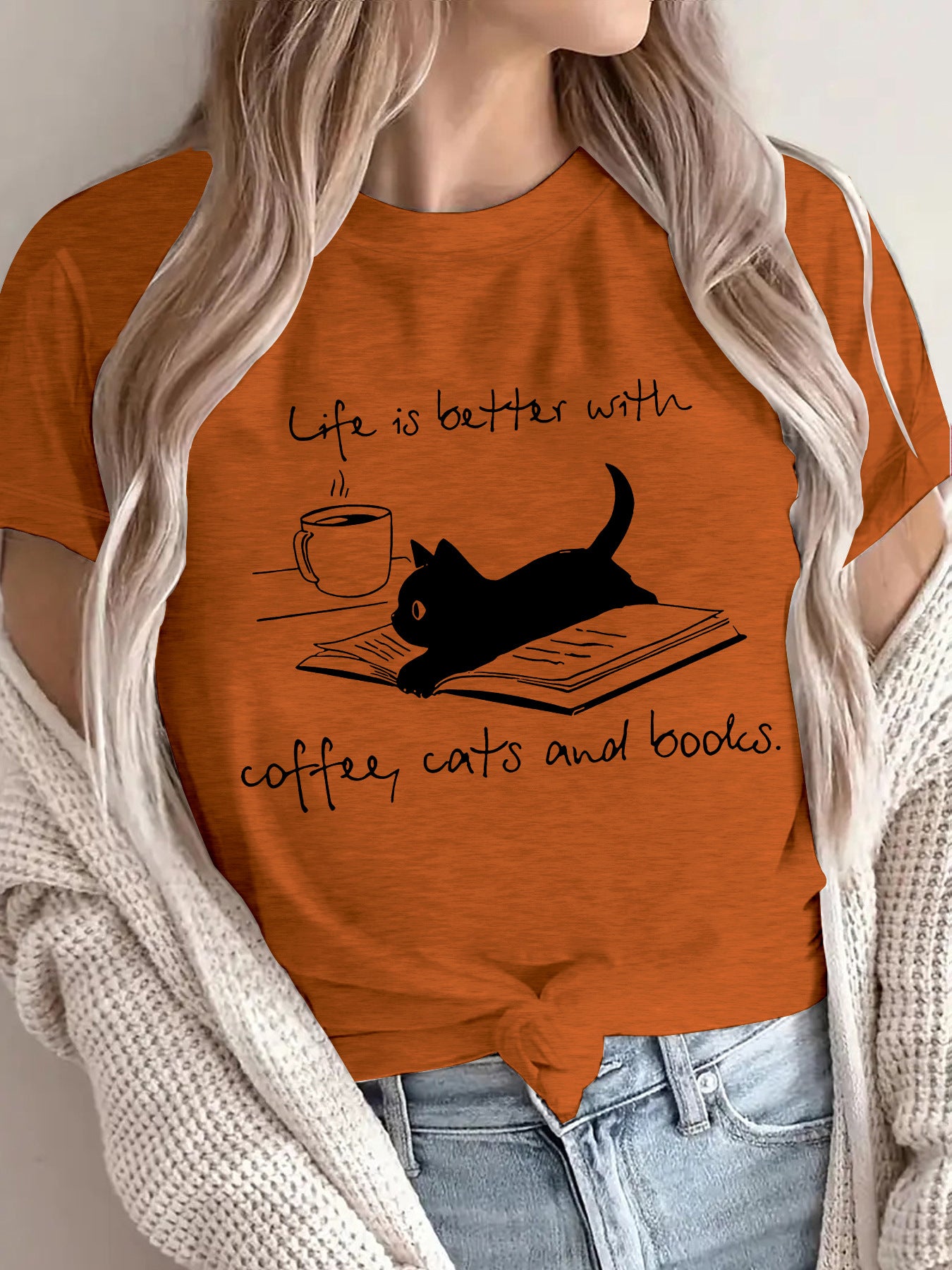Short sleeved women's lives due to coffee