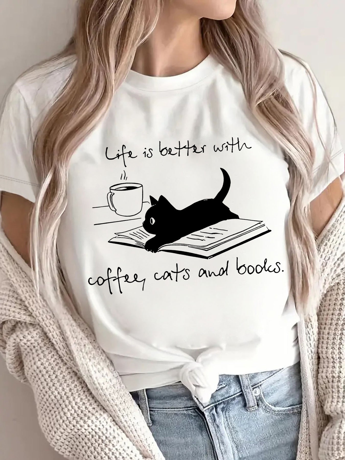 Short sleeved women's lives due to coffee