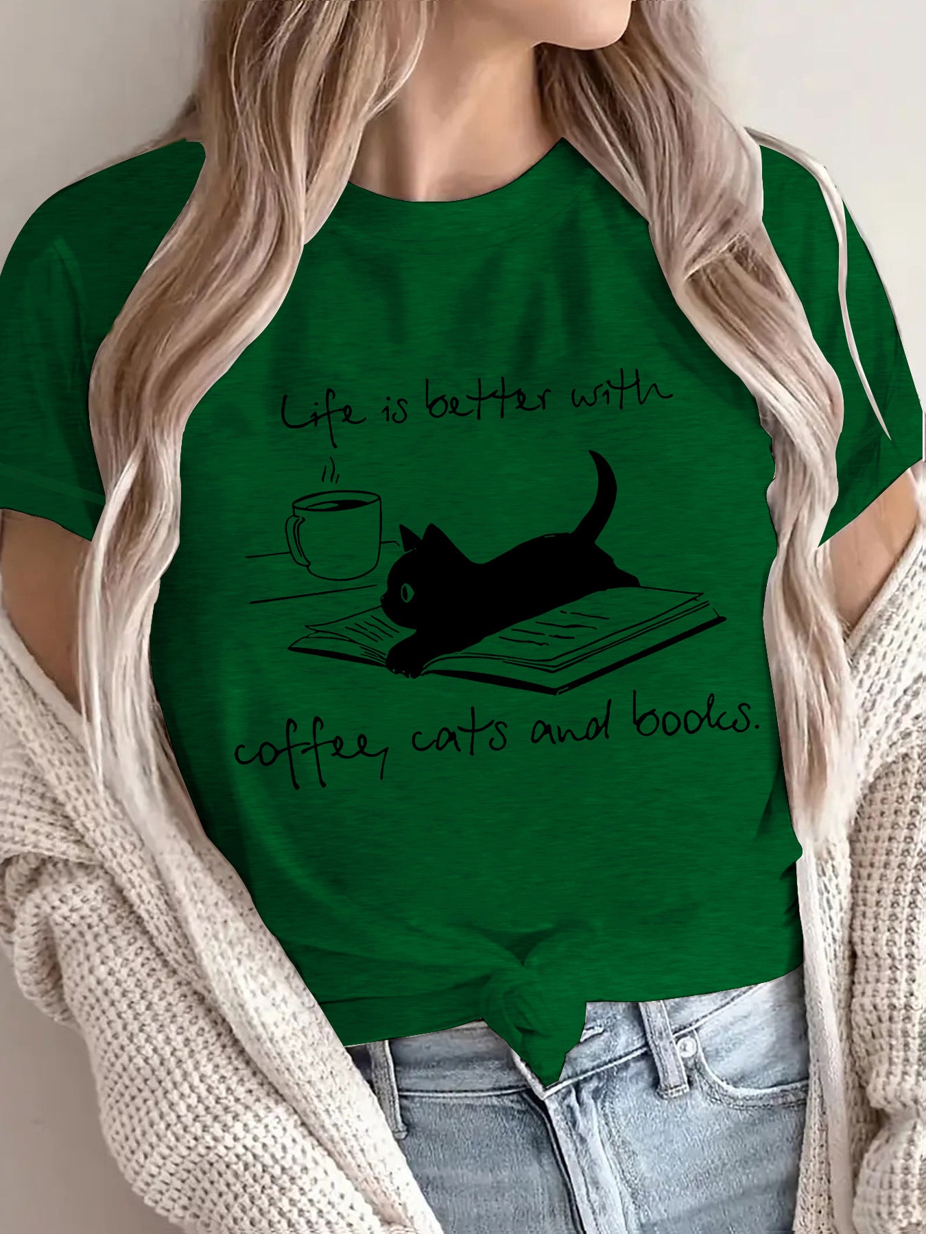 Short sleeved women's lives due to coffee