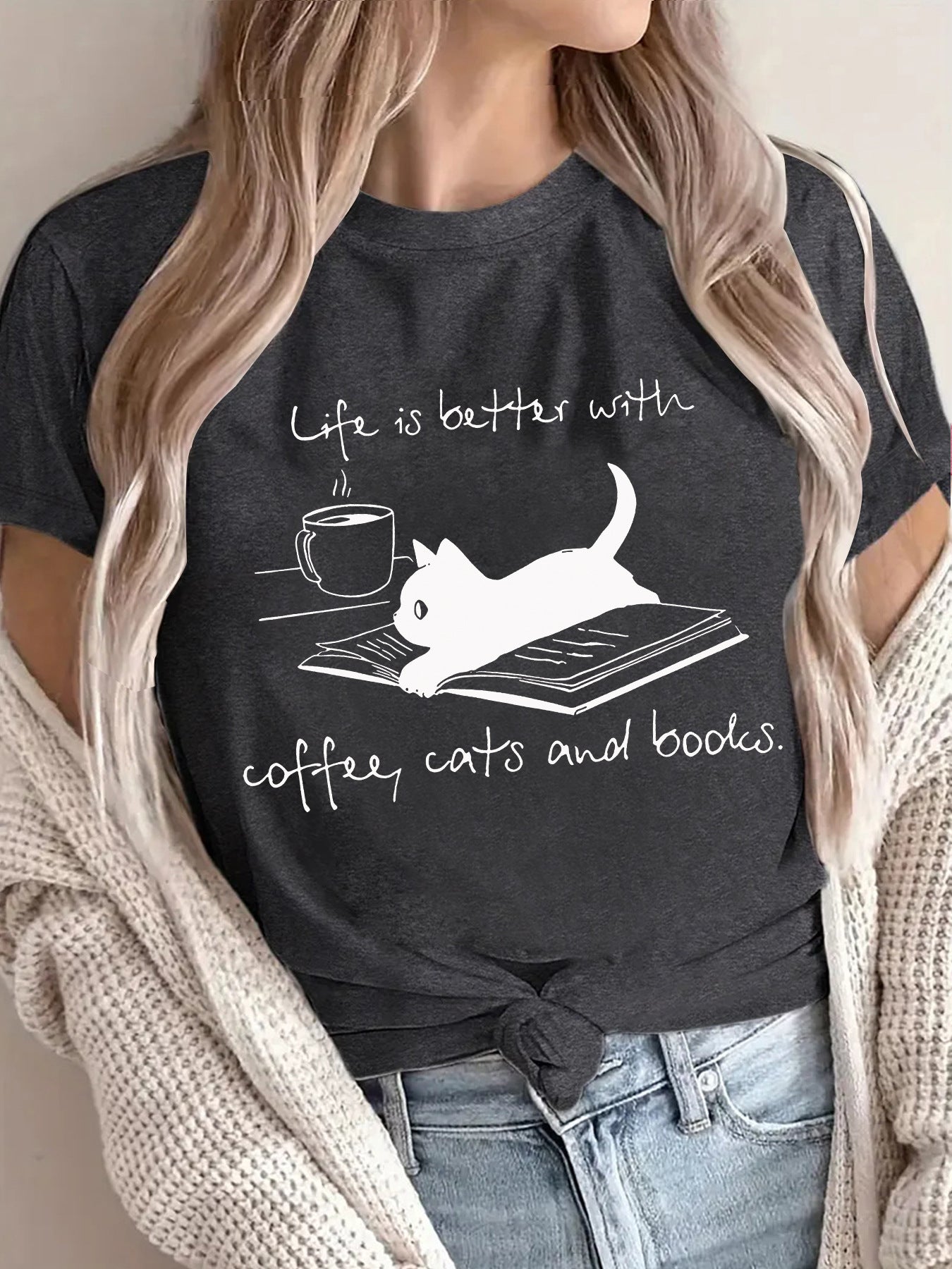 Short sleeved women's lives due to coffee